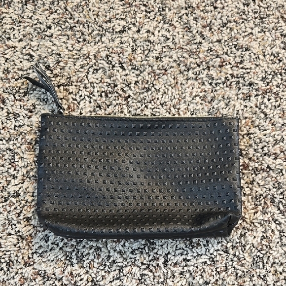 ipsy Black Clutch with Textured Surface and Zipper Closure - Picture 1 of 3